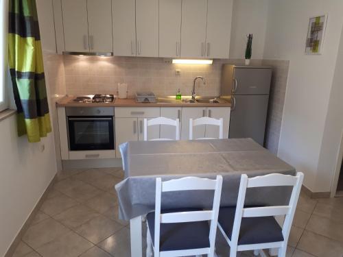  Apartments Sentic in Saplunara