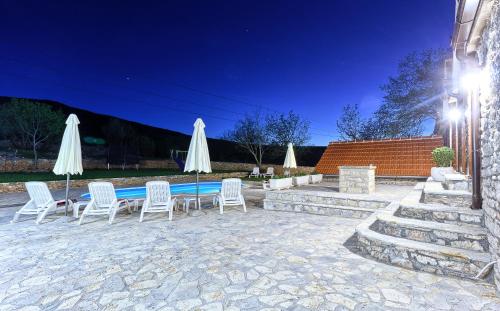 Dalmatia Stone House - heated pool