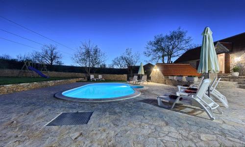 Dalmatia Stone House - heated pool