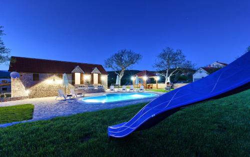 Dalmatia Stone House - heated pool