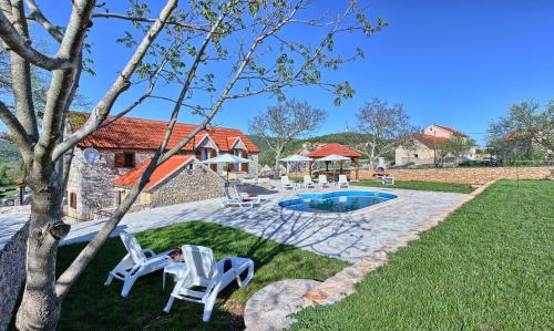 Dalmatia Stone House - heated pool