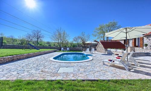 Dalmatia Stone House - heated pool