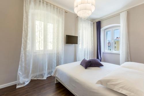 Theatre of Dreams Rooms – Split, MD