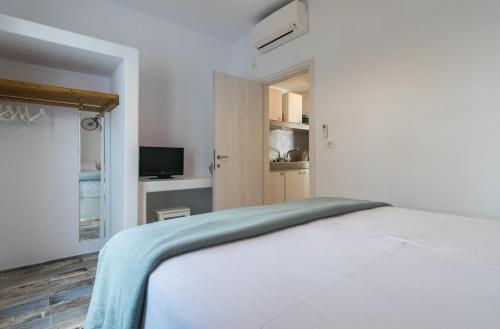 Giannoulis Hotel – Adamantas