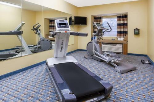 Microtel Inn & Suites - image 2
