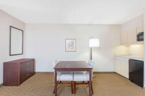 Hawthorn Suites Midwest City