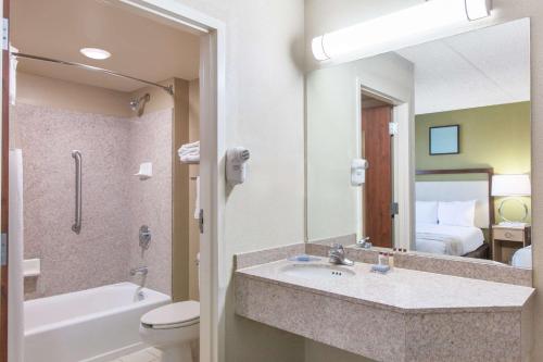 Hawthorn Suites by Wyndham Midwest City Tinker AFB