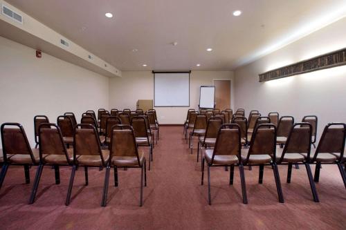 Microtel Inn & Suites by Wyndham Bozeman - image 7