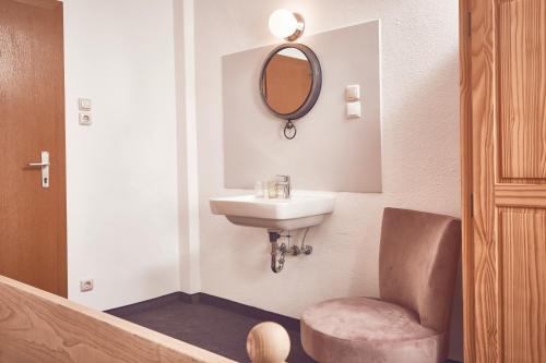 Double Room image 6