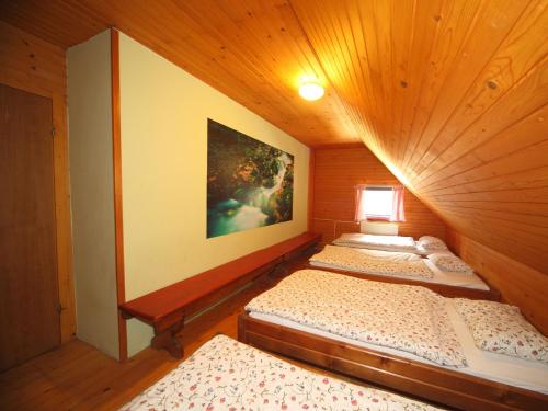 4 twin beds