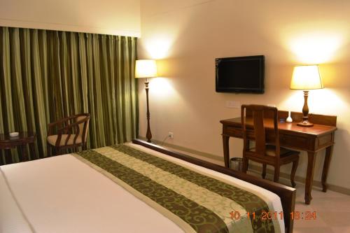 Uday Suites - The Airport Hotel