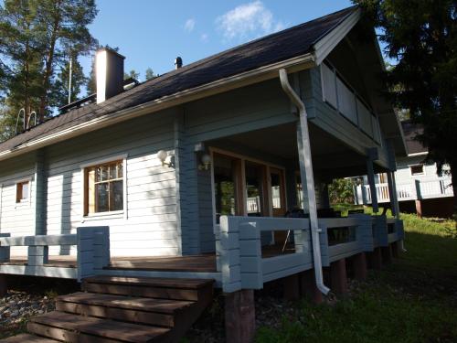 Large Four-Bedroom Cottage with Sauna