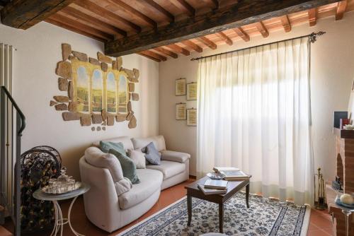  Tuscany Balcony: Crete Senesi in Casetta