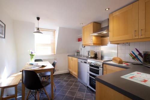 Georgian House - Fantastic Central Apartment with Fabulous Views, Bath (Foto 3)