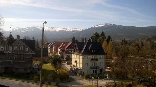 Apartment with Mountain View image 10