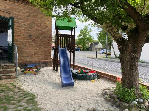 Playground, Alte Schule Cafe und Pension in Luckau
