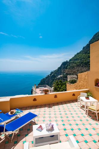Studio Apartment with Sea View image 6