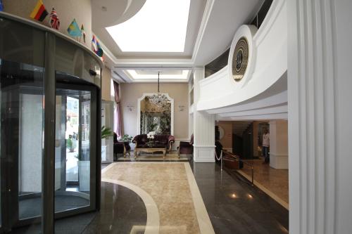 Lobby, Grand Washington Hotel in Laleli