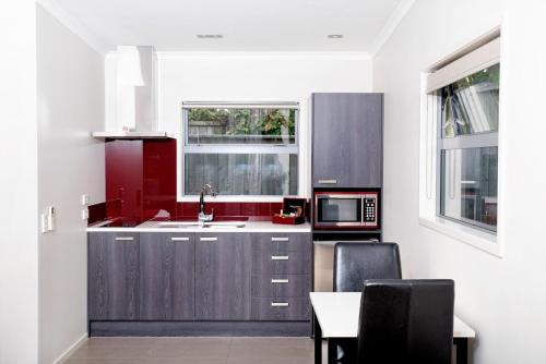 ห้องครัว, 37 The Landing Motel in วากาแทน