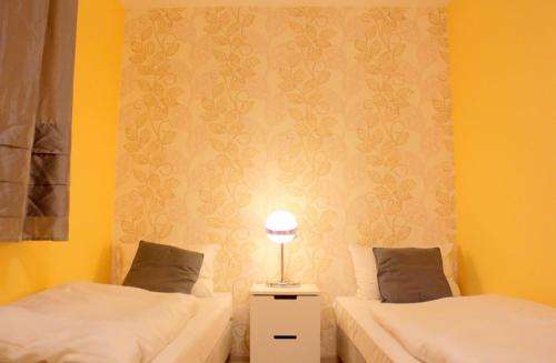 2 twin beds