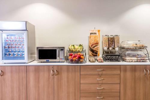 Microtel Inn & Suites by Wyndham Beaver Falls - image 9