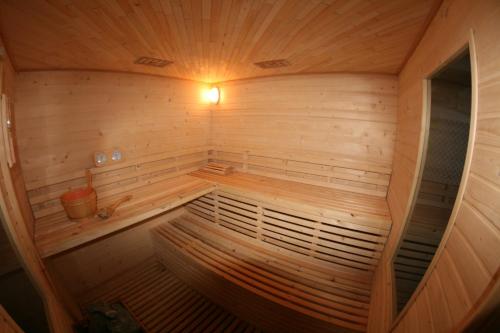 Hotel Daisy Budget - image 14