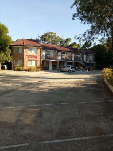 Beach Drive Motel The 3-star Beach Drive Motel offers comfort and convenience whether youre on business or holiday in Batemans Bay. Both business travelers and tourists can enjoy the propertys facilities and services