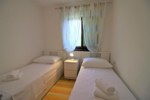  Apartment Lantana in Sumartin
