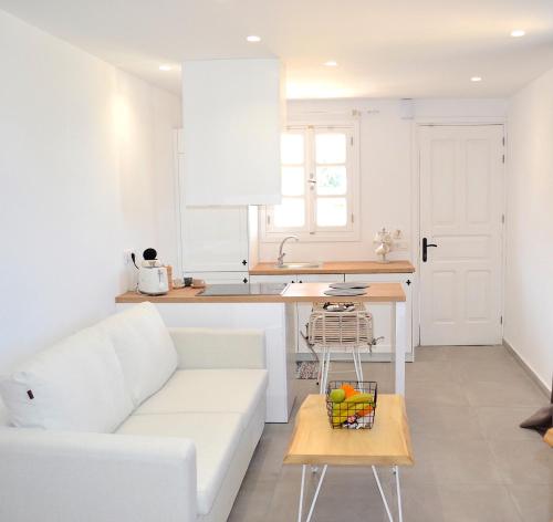 Lindos SeaSide Suite - image 4