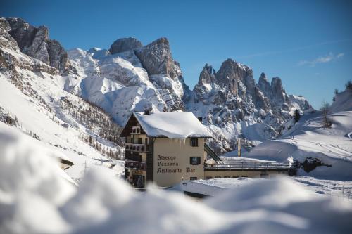 Albergo Vezzana - Hotel - Passo Rolle