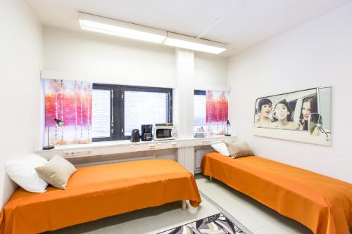 2 twin beds