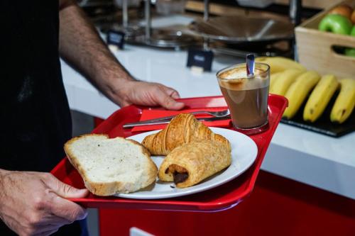 Ibis Girona - image 14