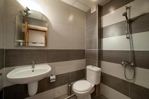 Family Hotel Dzhangal - image 6