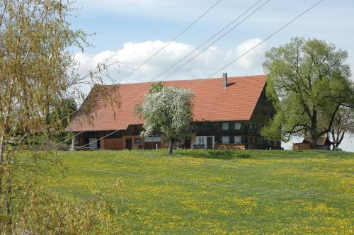 Apkārtne, Altes Schulhaus in Argenbuhl-Eglofs