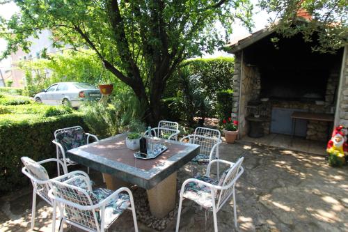 Apartment Vatrogasac - image 11