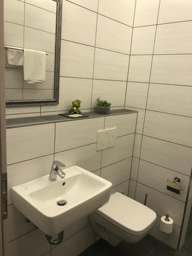 Ванна кімната, Hotel Athen Kelsterbach Airport in Kelsterbach