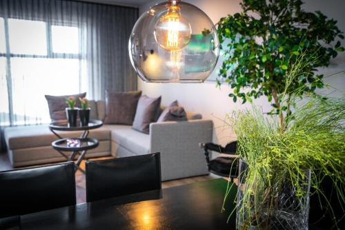 H96 Luxury Suite