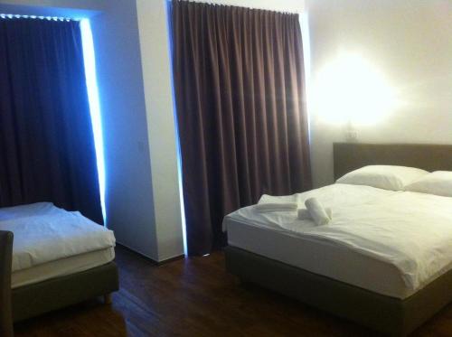 Rooms with a swimming pool Metajna, Pag - 15142, Metajna (Foto 10)