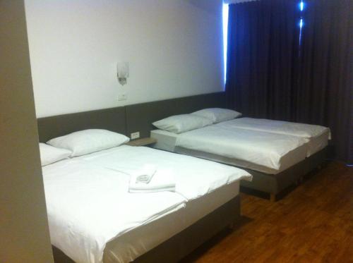  Quadruple Room Metajna 15142d in 53296 Metajna