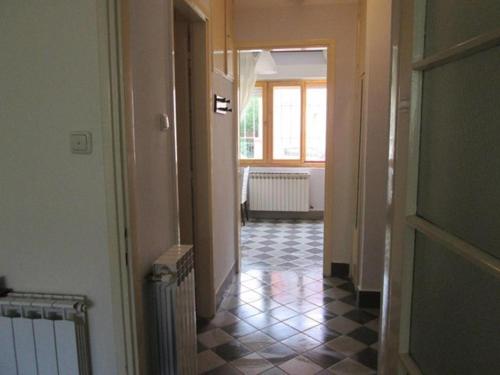 One-Bedroom Apartment image 2