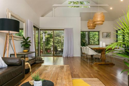 A SWEET ESCAPE - Alcorn House