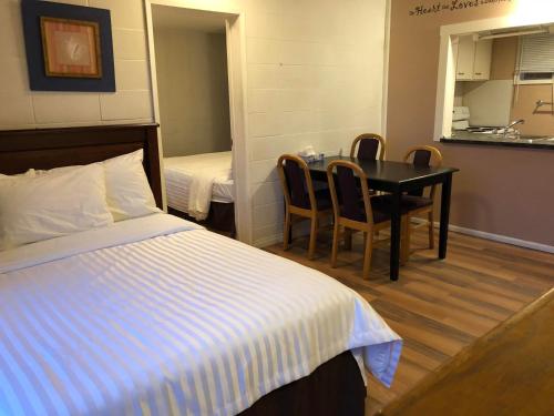 Holiday House Motel in Ladysmith, Canada