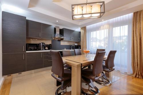 Konyha, The Queen Luxury Apartments - Villa Giada in Howald