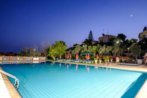 Swimmingpool, Hadjios Valley in Mazotos