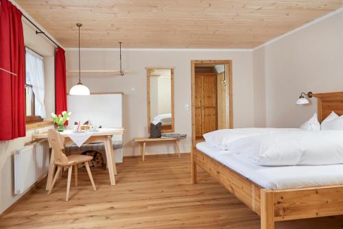 1 king bed, 1 sofa bed
