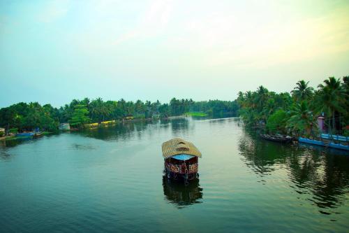 

Angel House Boat