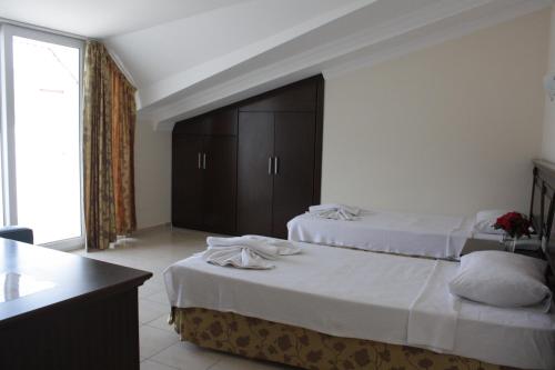 Navy Hotel - image 12