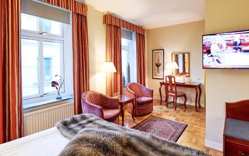 Superior Double or Twin Room image 6
