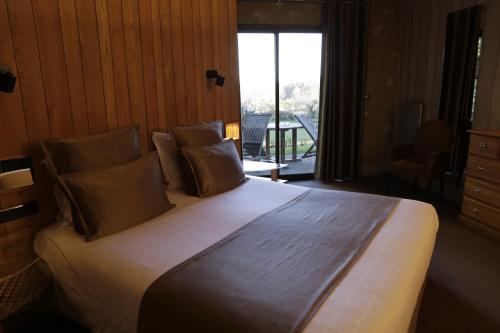 Logis Auberge du Barrez in Мюр-дьо-Баре