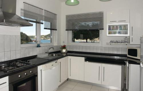  Stylish ★ Modern ★ Bay view ★ Terrace ★ Park&Pets in Supetarska Draga